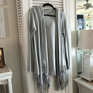 Gray opened fringe cardigan! Non-smoking home.